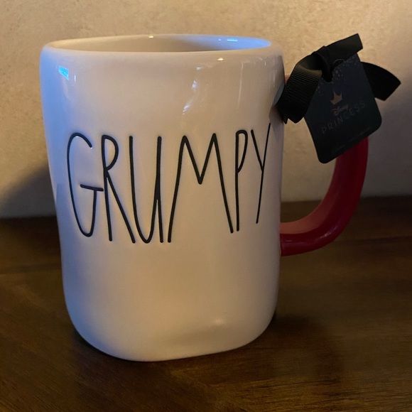 ❤️💎New Rae Dunn x Disney Snow White and the Seven Dwarfs Grumpy Mug❤️💎 - Picture 2 of 4